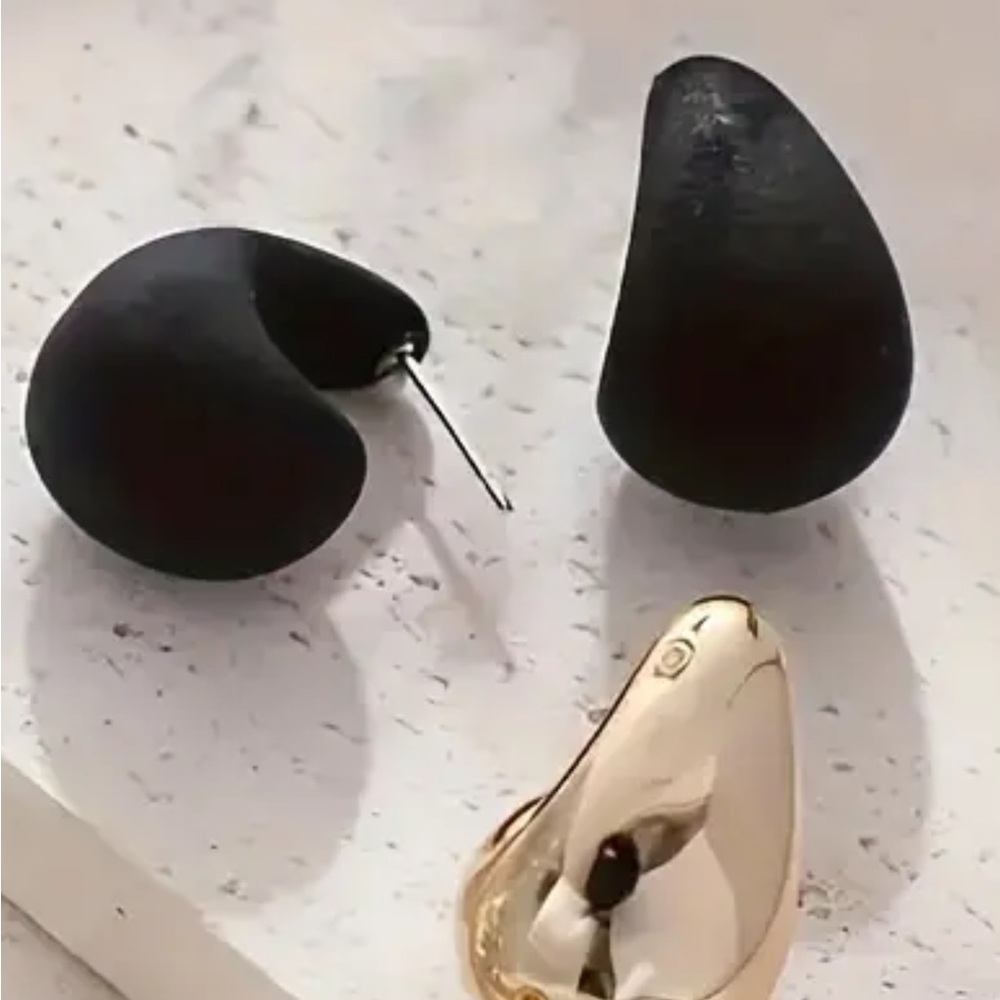 Earrings - Picture 3 of 10